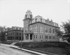 Post office and court house, Burlington, Vt., between 1900 and 1905. Creator: Unknown