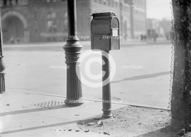 Post office Department Mail Box, 1911. Creator: Harris & Ewing.