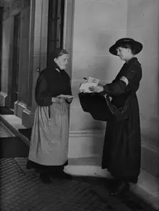 Postwoman, Paris, between c1915 and c1920. Creator: Bain News Service