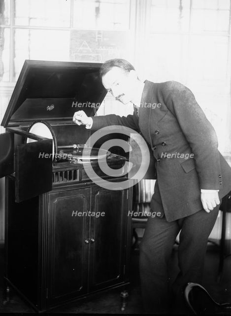 Pathe, between c1915 and c1920. Creator: Bain News Service.