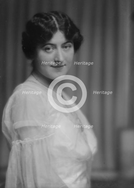 Patrick, F.A., Mrs., portrait photograph, 1914 Apr. 28. Creator: Arnold Genthe.