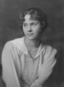 Paul, E., Miss, portrait photograph, 1916 Apr. 3. Creator: Arnold Genthe