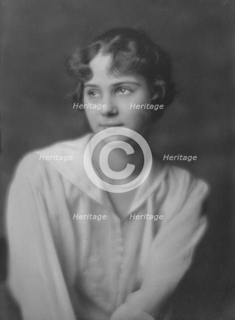 Paul, E., Miss, portrait photograph, 1916 Apr. 3. Creator: Arnold Genthe.