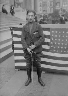 Paul Ingolevitch [i.e. Iogolevitch] with violin, between c1915 and c1920. Creator: Bain News Service