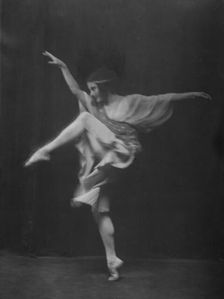 Pavlova, Anna, Madame, 1915 Nov. 8. Creator: Arnold Genthe