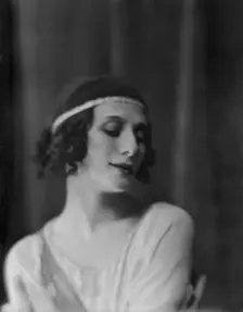 Pavlova, Anna, Madame, portrait photograph, 1915 Nov. 8. Creator: Arnold Genthe