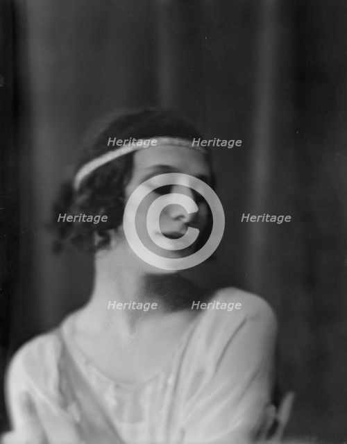 Pavlova, Anna, Madame, portrait photograph, 1915 Nov. 8. Creator: Arnold Genthe.