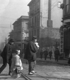 Paying New Year's calls, Chinatown, San Francisco, between 1896 and 1906. Creator: Arnold Genthe