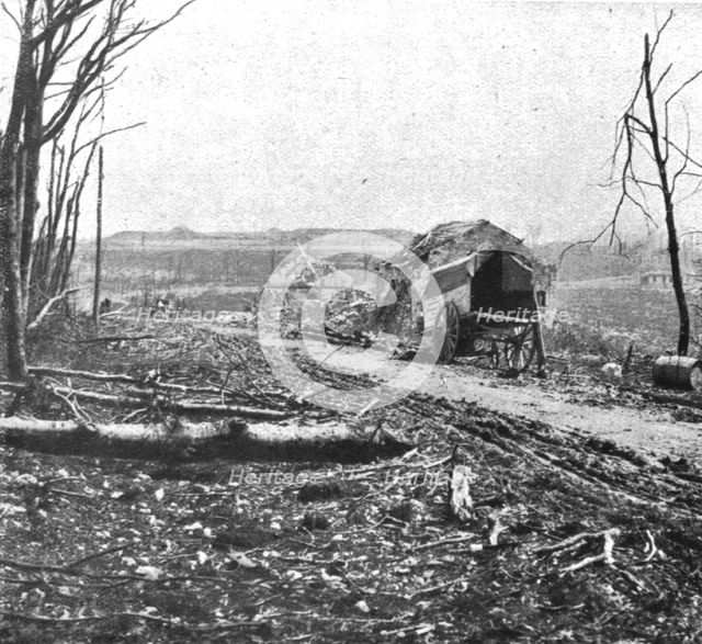 ''Paysages d'ete a Verdun; La route de Souville au fort de Tavannes, a la meme epoque', 1916 (1924) Creator: Unknown.