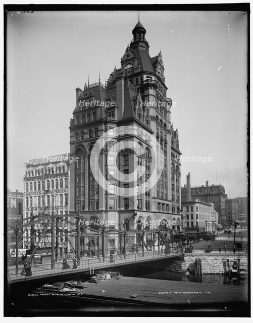 Pabst Bl'g., Milwaukee, between 1900 and 1915. Creator: Unknown.