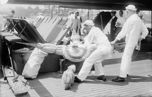 Packing hammocks, MAINE, between c1915 and c1920. Creator: Bain News Service.