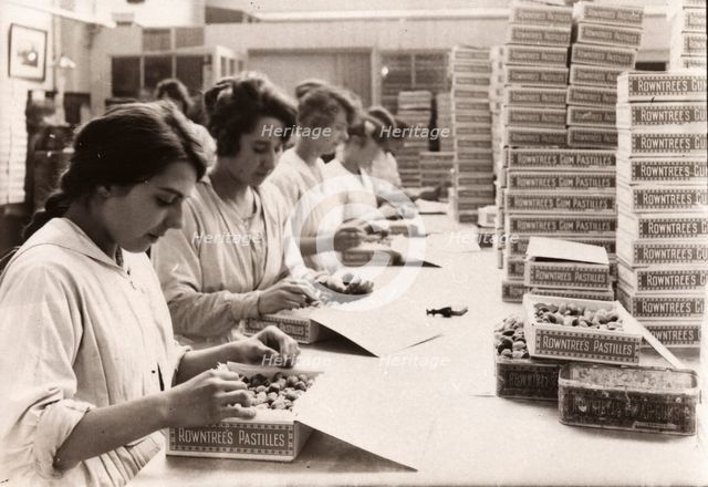 Packing Rowntree's Fruit Pastilles, York, 1920. Artist: Unknown