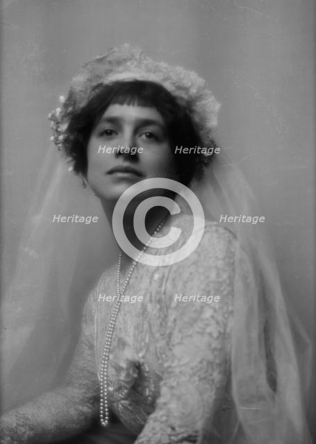 Paige, H. Roy, Mrs., portrait photograph, 1912 or 1913. Creator: Arnold Genthe.