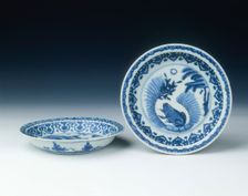 Pair of blue and white saucers with frogs, Ming dynasty, China, 1560-1580