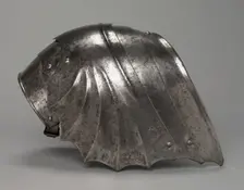 Pair of Gothic Fan-Shaped Pauldron (left), c.1485-1500. Creator: Antonio Missaglia (Italian, 1416/17-1495/96)