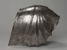 Pair of Gothic Fan-Shaped Pauldron (right), c. 1485-1500. Creator: Antonio Missaglia (Italian, 1416/17-1495/96)