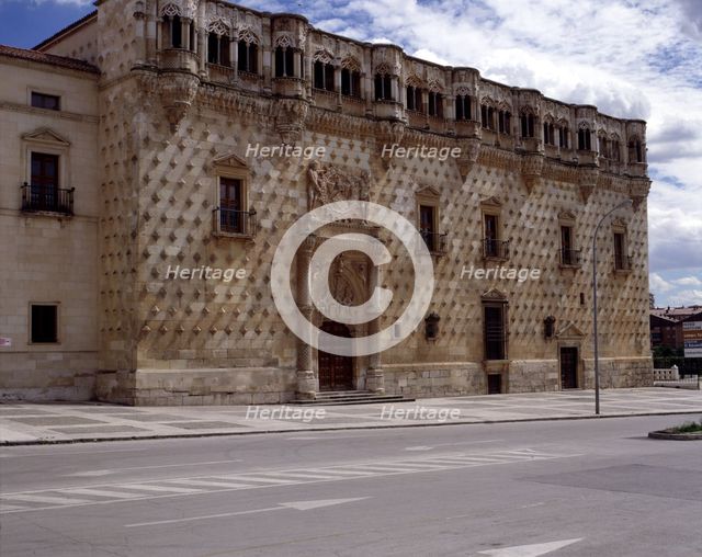 Palace of the Dukes of the Infantado, by Juan Guas in 1480.