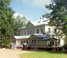 Palace in the village of Borodino, 1911. Creator: Sergey Mikhaylovich Prokudin-Gorsky