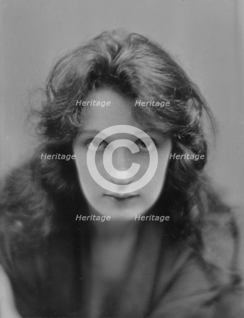Palmer, May, Miss, portrait photograph, 1916. Creator: Arnold Genthe.