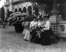 Pan-American Exposition, Buffalo, N.Y., 1901: 3 women seated on bench, 1901. Creator: Frances Benjamin Johnston