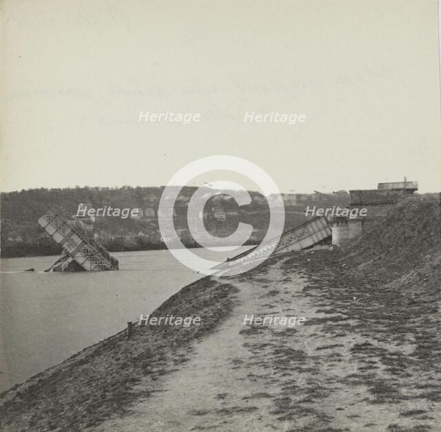 Panorama d'Issy-les-Moulineaux, arche du pont de Billancourt, rive droite, Billancourt, 1871. Creator: Hippolyte Blancard.