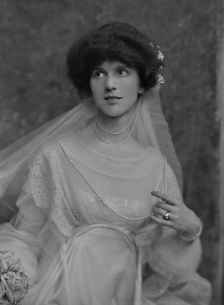Parke, Jean, Miss, portrait photograph, 1916 June 2. Creator: Arnold Genthe