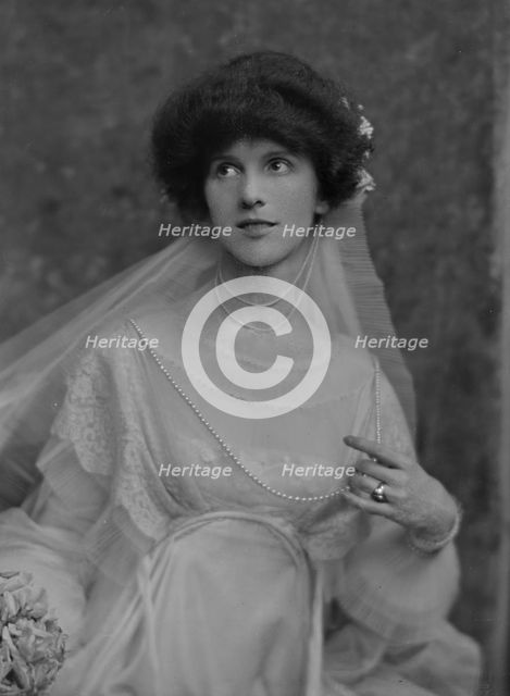 Parke, Jean, Miss, portrait photograph, 1916 June 2. Creator: Arnold Genthe.