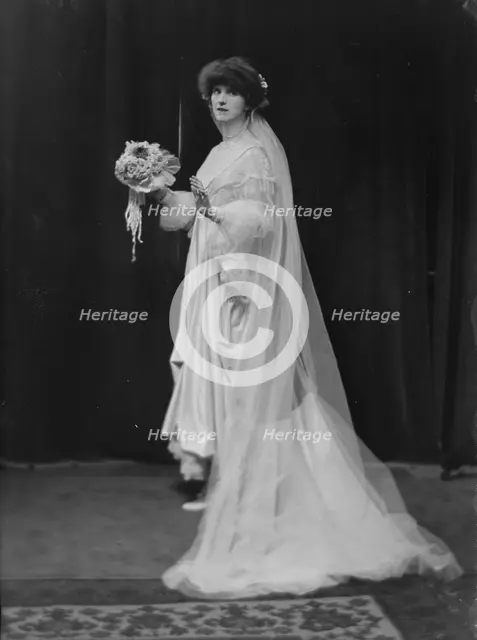 Parke, Jean, Miss, portrait photograph, 1916 June 2. Creator: Arnold Genthe.