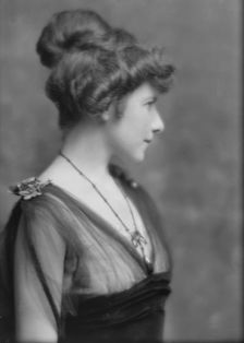 Parke, Jean, sister of, portrait photograph, between 1914 and 1916. Creator: Arnold Genthe