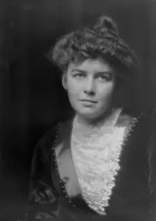 Parker, Dorothy, portrait photograph, 1912 Nov. 30. Creator: Arnold Genthe