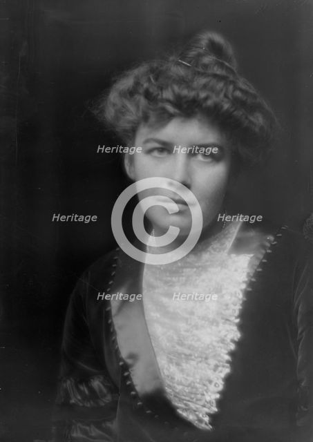 Parker, Dorothy, portrait photograph, 1912 Nov. 30. Creator: Arnold Genthe.