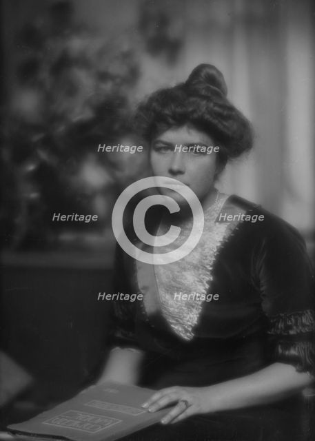 Parker, Dorothy, portrait photograph, 1912 Nov. 30. Creator: Arnold Genthe.