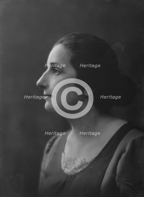 Parkhurst, Genevieve, Mrs., portrait photograph, 1917 Nov. 9. Creator: Arnold Genthe.