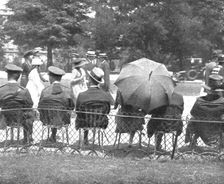 Paris pendant la "Bataille de Paris"; le trottoir de l'avenue du Bois 1918. Creator: Unknown