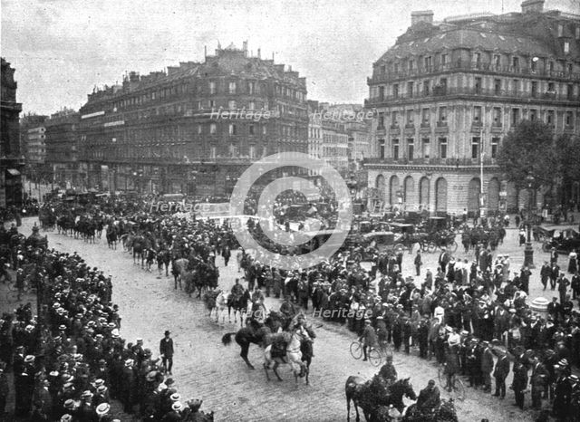 'Paris Transforme; Autobus et limousines ont ete requisitionnes', 1914. Creator: Unknown.