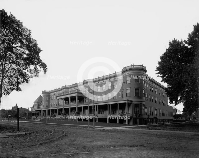 Park Hotel, Mt. Clemens, between 1880 and 1899. Creator: Unknown.