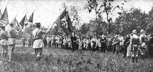 Parmi les soldats de l'entente; la remise des drapeaux offerts par Paris, Nancy, Belfort..., 1918. Creator: Unknown
