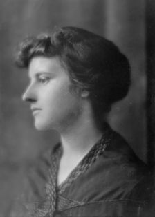 Parsons, W.E., Mrs., portrait photograph, 1915 July 3. Creator: Arnold Genthe