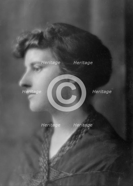 Parsons, W.E., Mrs., portrait photograph, 1915 July 3. Creator: Arnold Genthe.