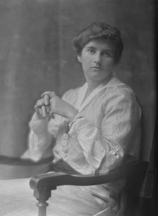 Parsons, W.E., Mrs., portrait photograph, 1915 July 3. Creator: Arnold Genthe