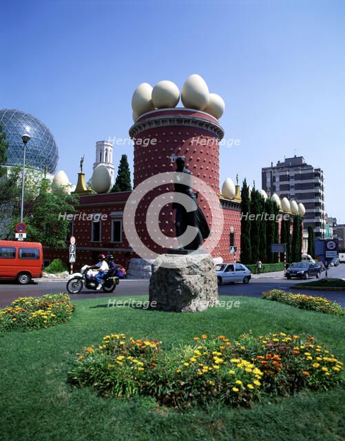 Partial view of the façade of the Dalí Theater Museum.