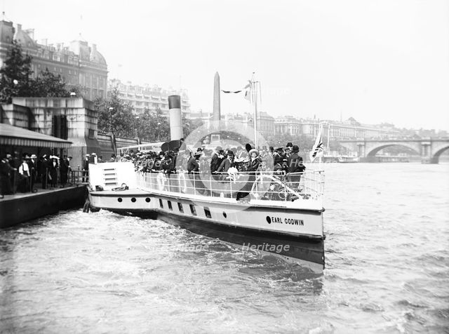 Passengers boarding the steamer 'Earl Godwin', London, c1905. Artist: Unknown