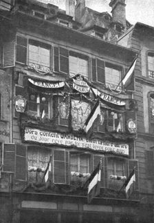 Petain et Foch a Strasbourg; La parure de fete de Strasbourg liberee: deux facades ornee...,1918. Creator: Unknown