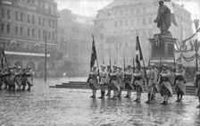 Petain et Foch a Strasbourg; Le 27 novembre: les troupes, au pied de la statue de Kleber..., 1918. Creator: Unknown