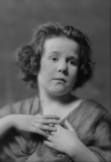 Peterson, Betty, Miss, portrait photograph, 1916 Mar. 4. Creator: Arnold Genthe