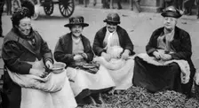 Pea shelling in Covent Garden, London, 1926-1927