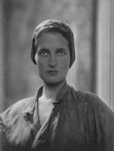 Peabody, G.A., Mrs., portrait photograph, 1917 Oct. 25. Creator: Arnold Genthe