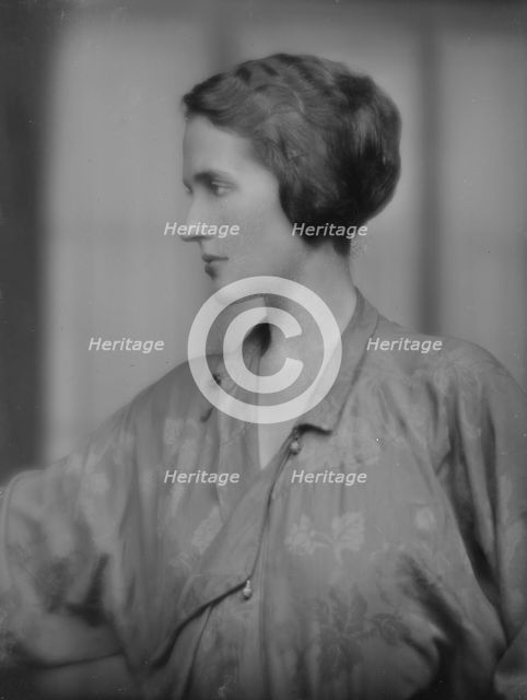 Peabody, G.A., Mrs., portrait photograph, 1917 Oct. 25. Creator: Arnold Genthe.