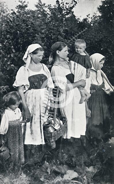 Peasant types of Great Russia, 1912. Artist: J Daziaro.