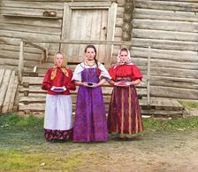 Peasant girls [Russian Empire], 1909. Creator: Sergey Mikhaylovich Prokudin-Gorsky